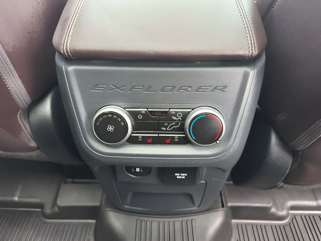 Used 2025 Iconic Silver Metallic Ford Platinum image 18