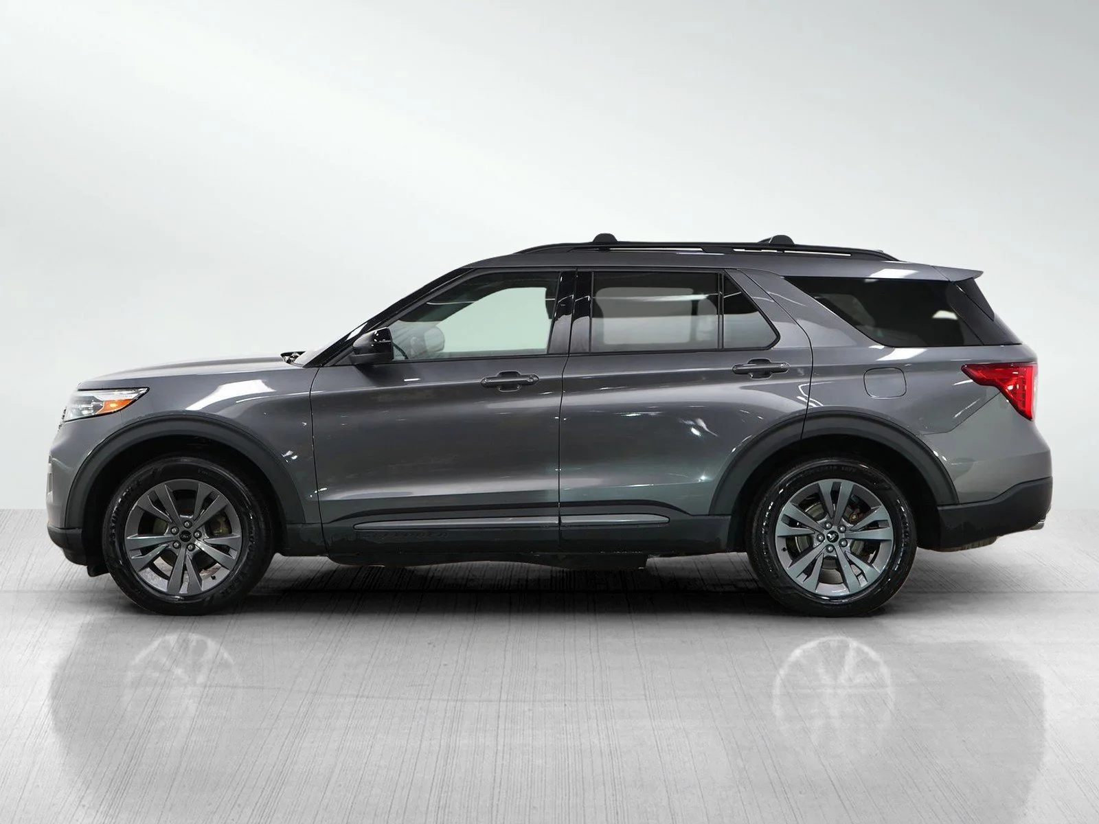 Used 2022 Ford Explorer XLT with VIN 1FMSK8DH3NGA00490 for sale in Minneapolis, Minnesota