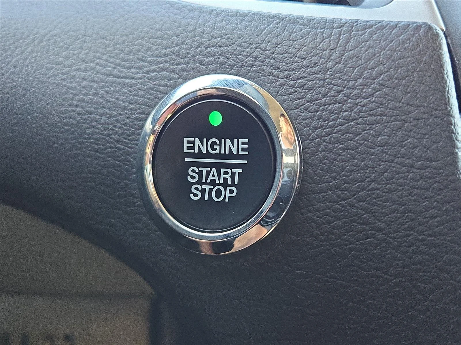 Used 2023 Iconic Silver Ford SE image 6