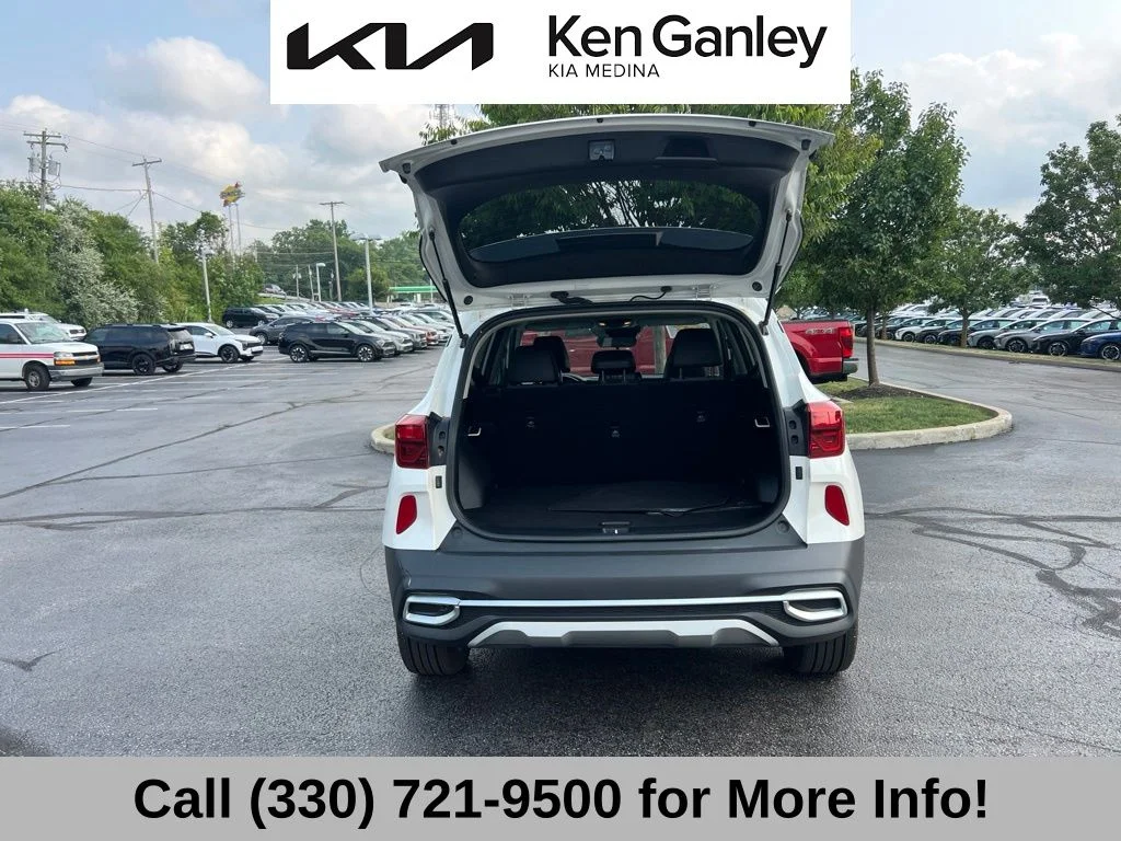 Used 2021 White Kia S image 47
