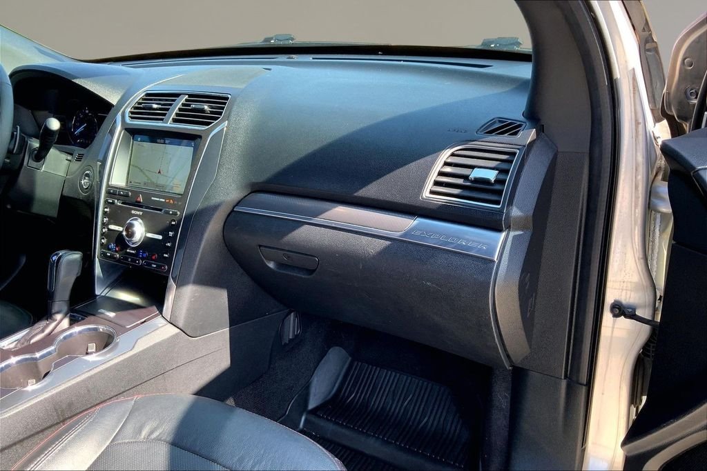 Used 2018 Ingot Silver Ford Sport image 17