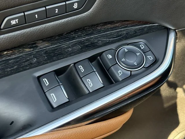 Used 2025 Green Cadillac Sport image 22