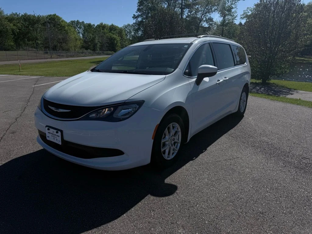 2021 Chrysler Voyager LXI's photo