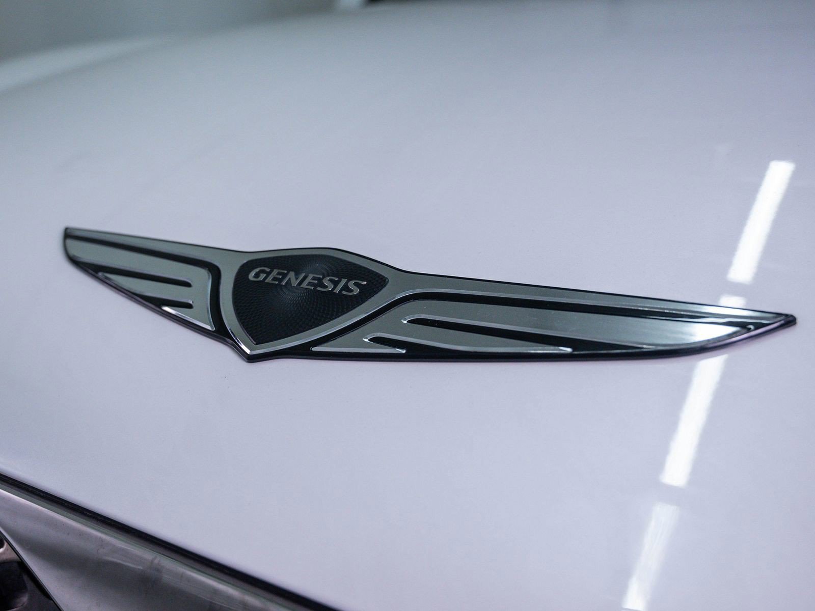 Certified Used 2023 Uyuni White Genesis 3.5T image 5