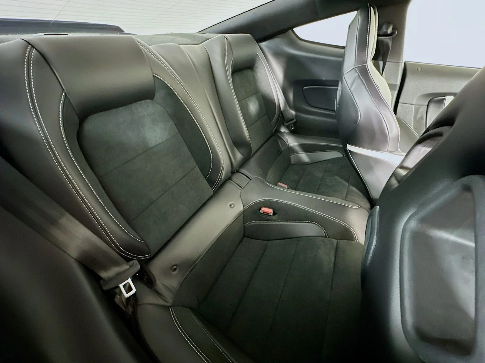 Used 2022 Orange Ford  image 37