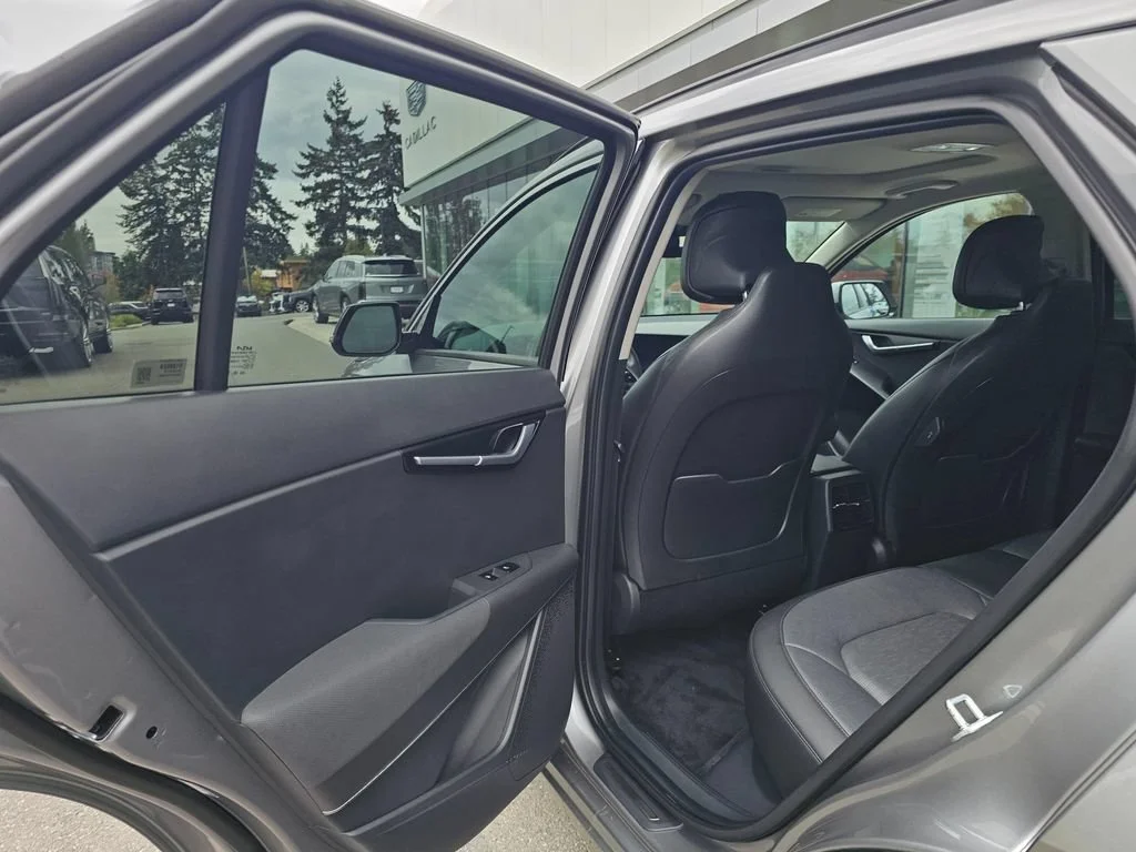 Used 2023  Kia Wave image 19