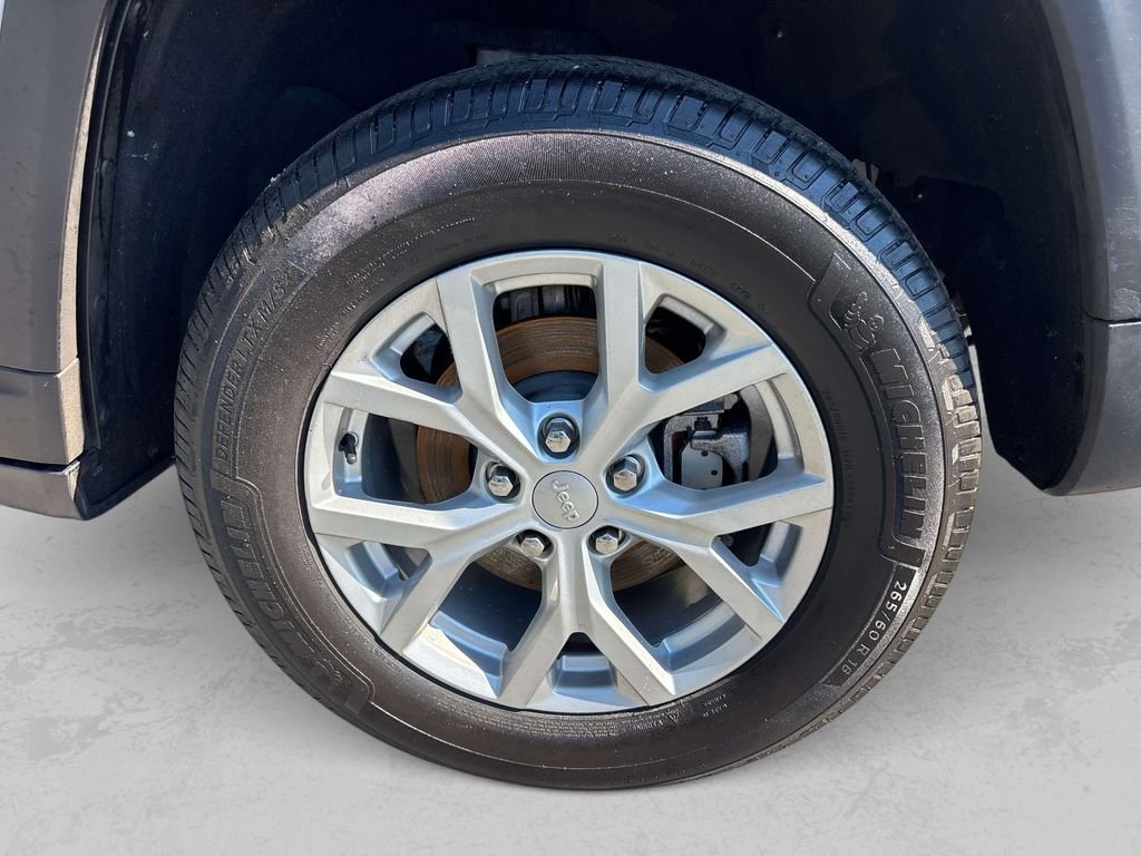 Used 2024 Silver Jeep Limited image 13