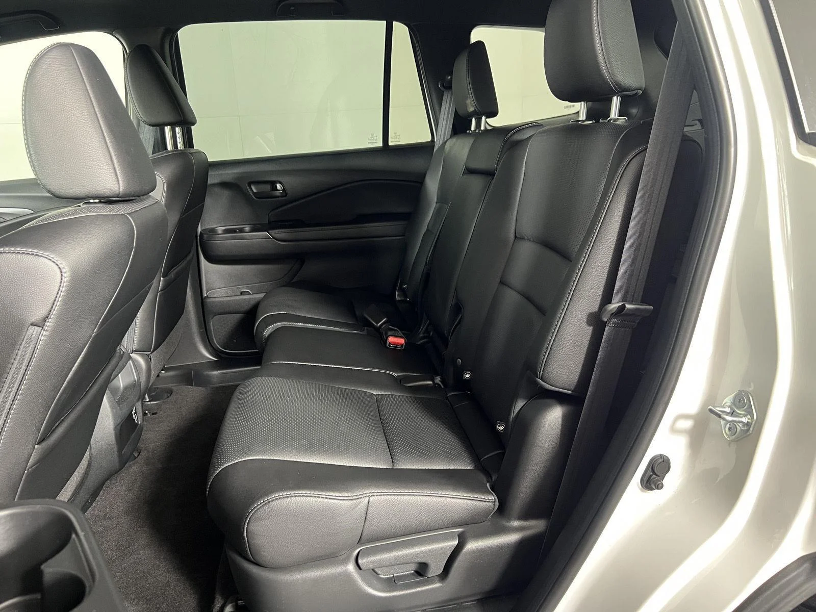 Used 2023 Platinum White Pearl Honda EX-L image 29