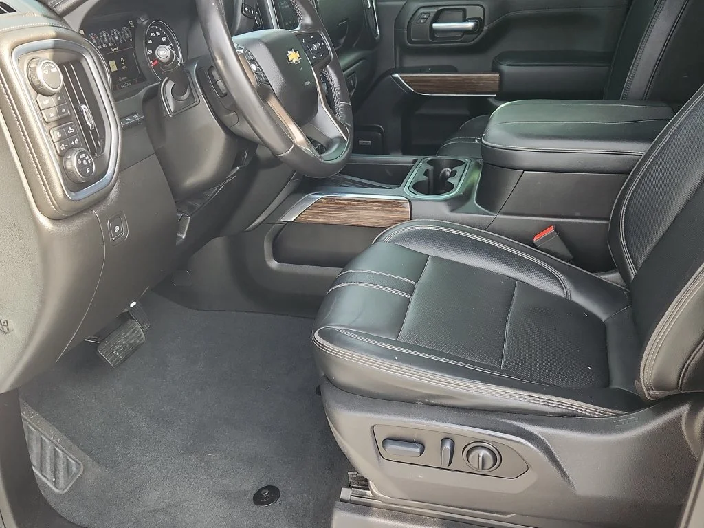 Used 2023 White Chevrolet High Country image 7