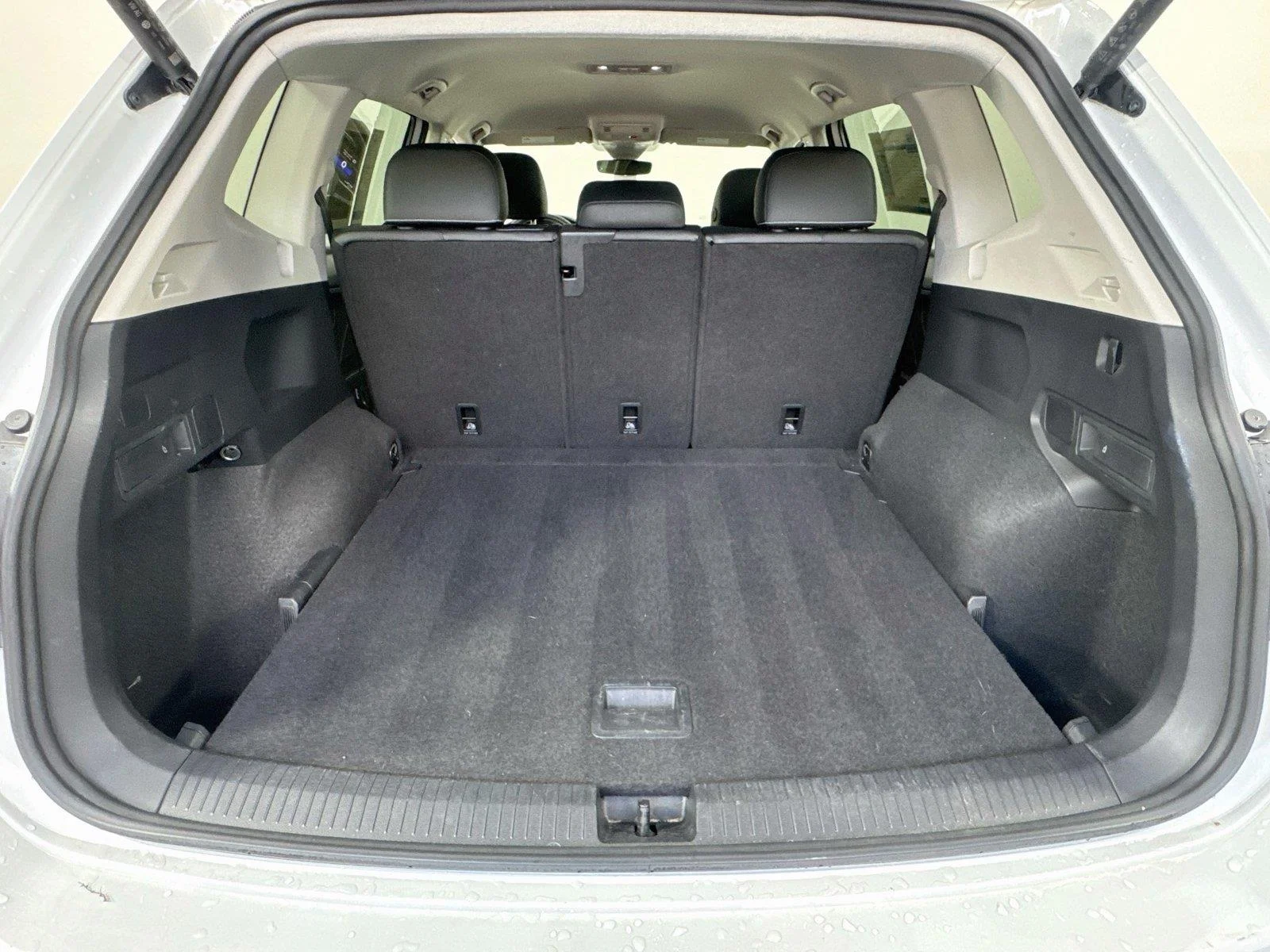 Used 2024 Pyrite Silver Metallic Volkswagen SE image 23