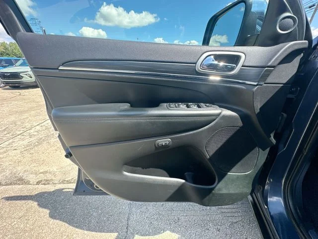 Used 2020 Blue Jeep Limited image 25