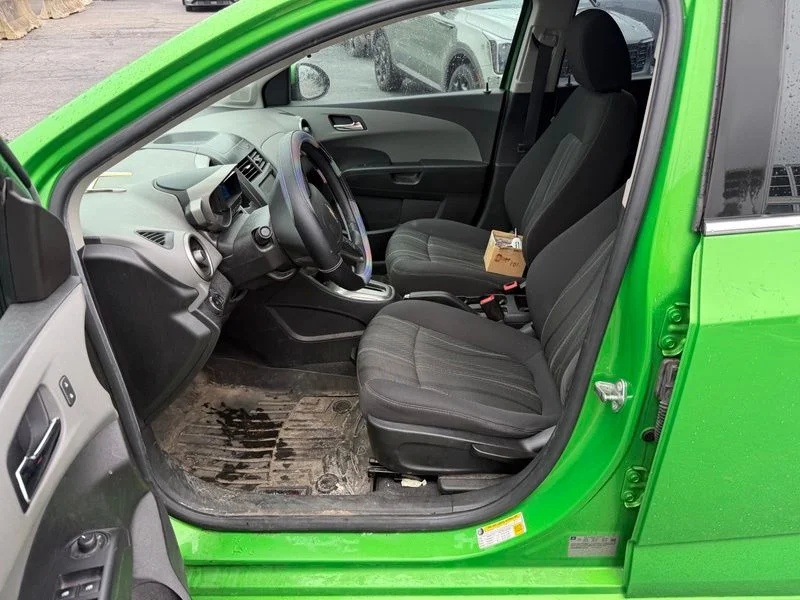 Used 2015 Green Chevrolet LT image 9