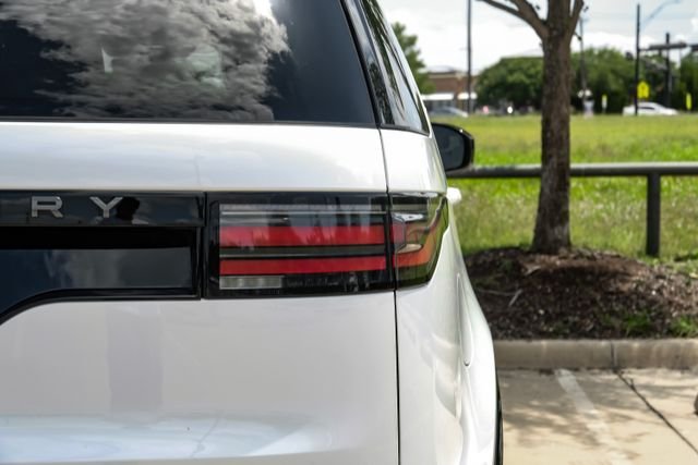 Used 2025 White Land Rover Dynamic SE image 64