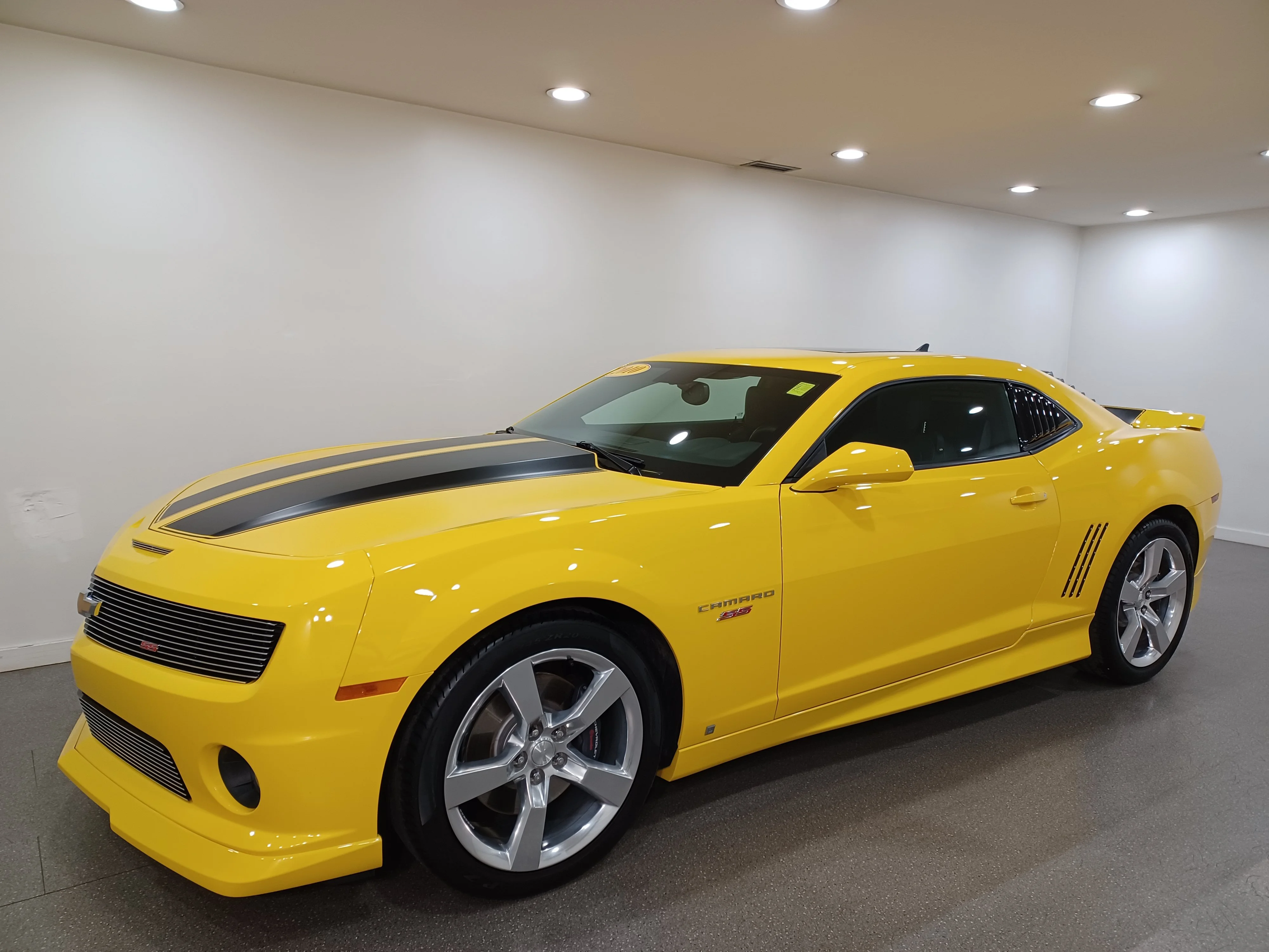 Used 2010 Rally Yellow Chevrolet 2SS*426HP!! | Rally Yellow | 6spd Manual | BBK Intake | Hurst Shifter |  Htd Leather | Sunroof image 2