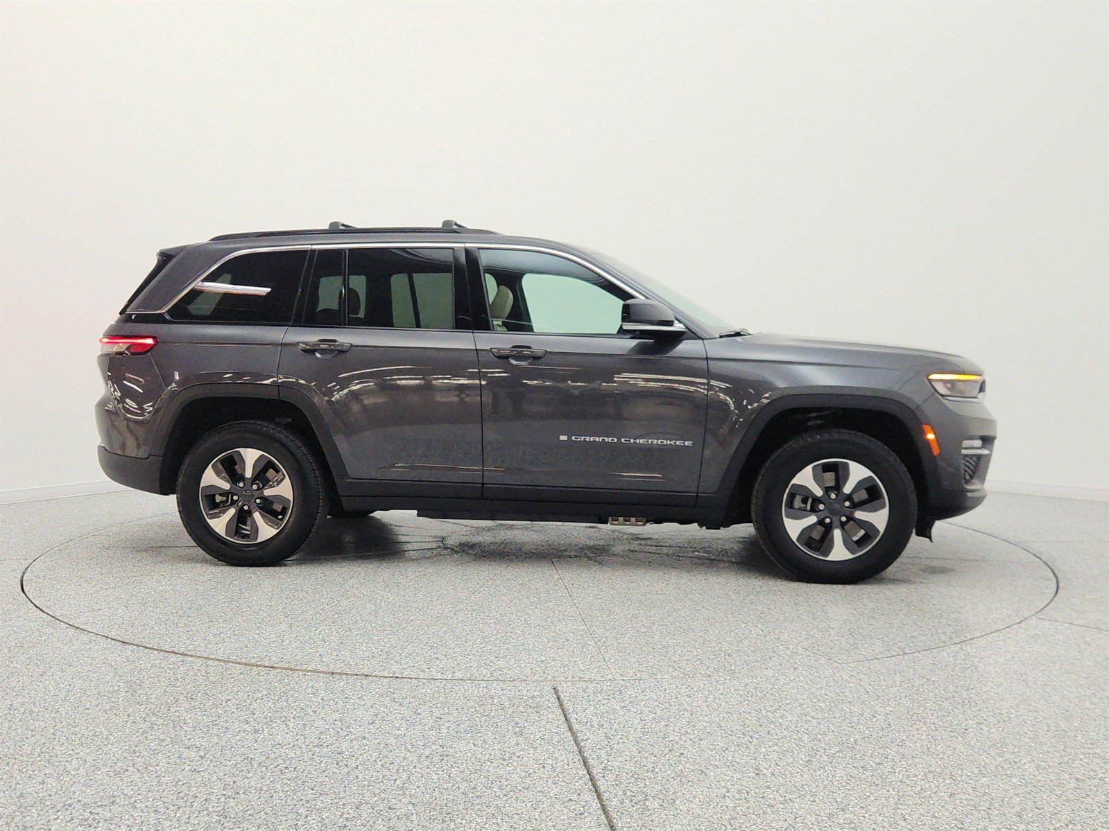 Used 2025 Baltic Gray Metallic Clearcoat Jeep 4x4 image 4