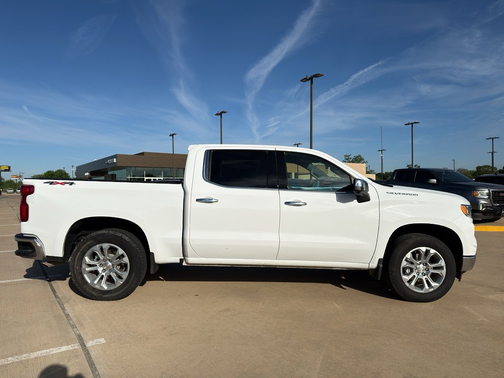 Used 2025 Summit White Chevrolet LTZ image 6