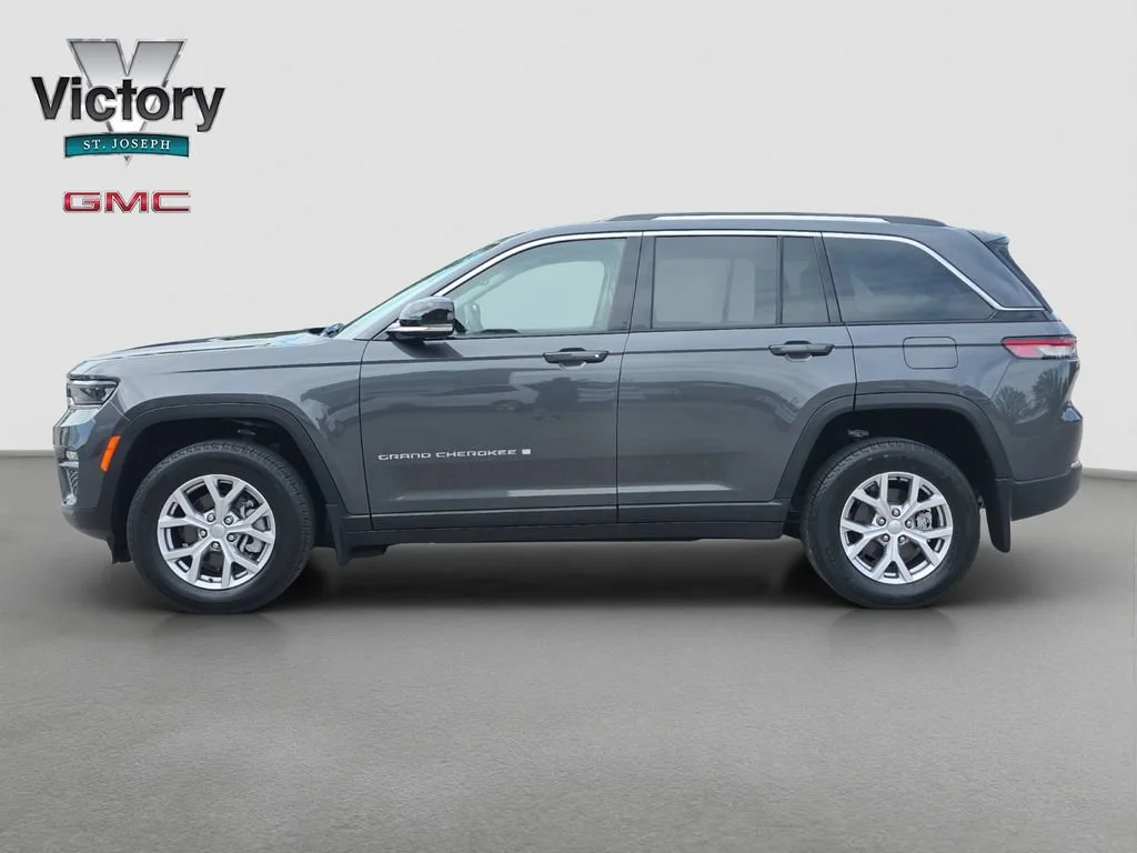 Used 2022 Gray Jeep Limited 4x4 image 7