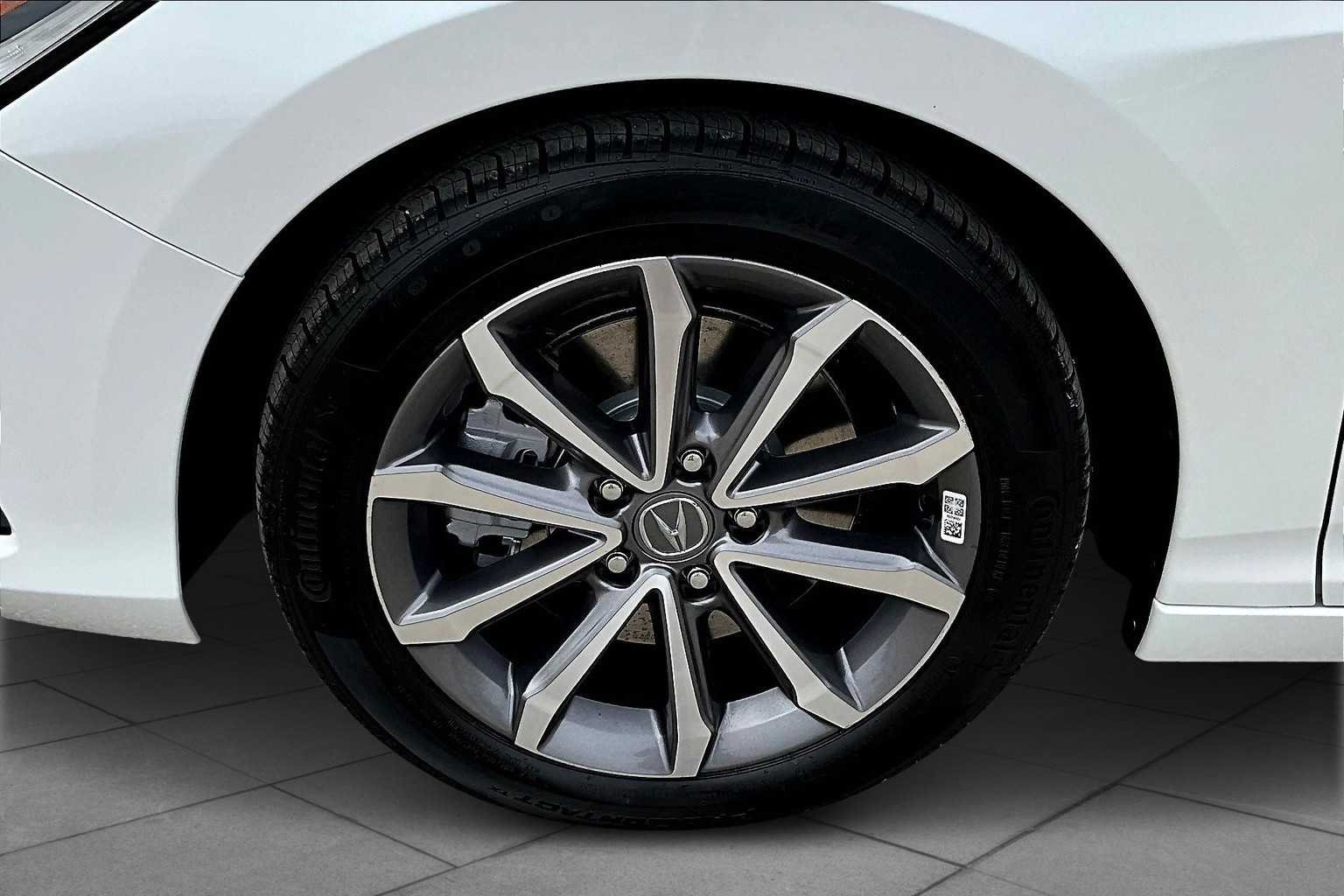 Used 2025 Platinum White Pearl Acura  image 11