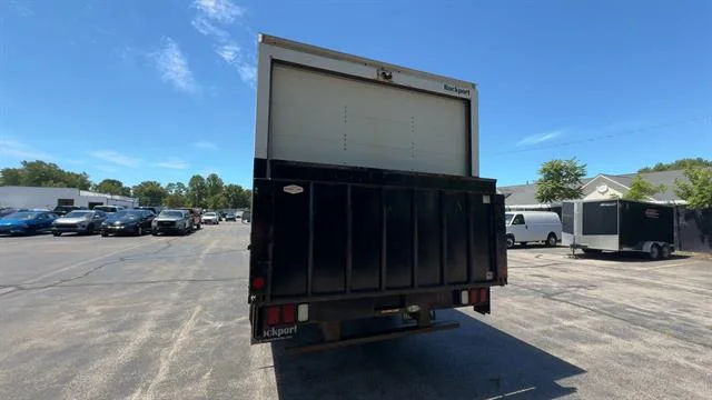 Used 2022 Summit White GMC Gas image 7