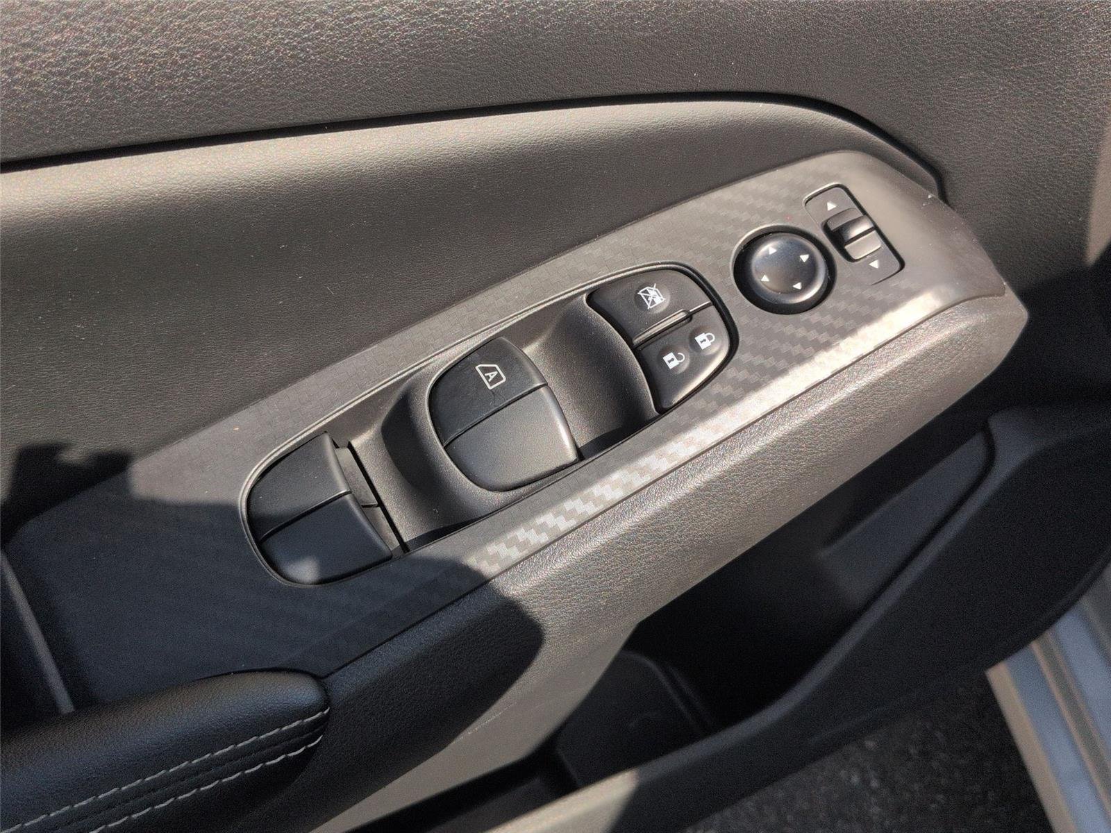 Used 2025  NISSAN SV image 16