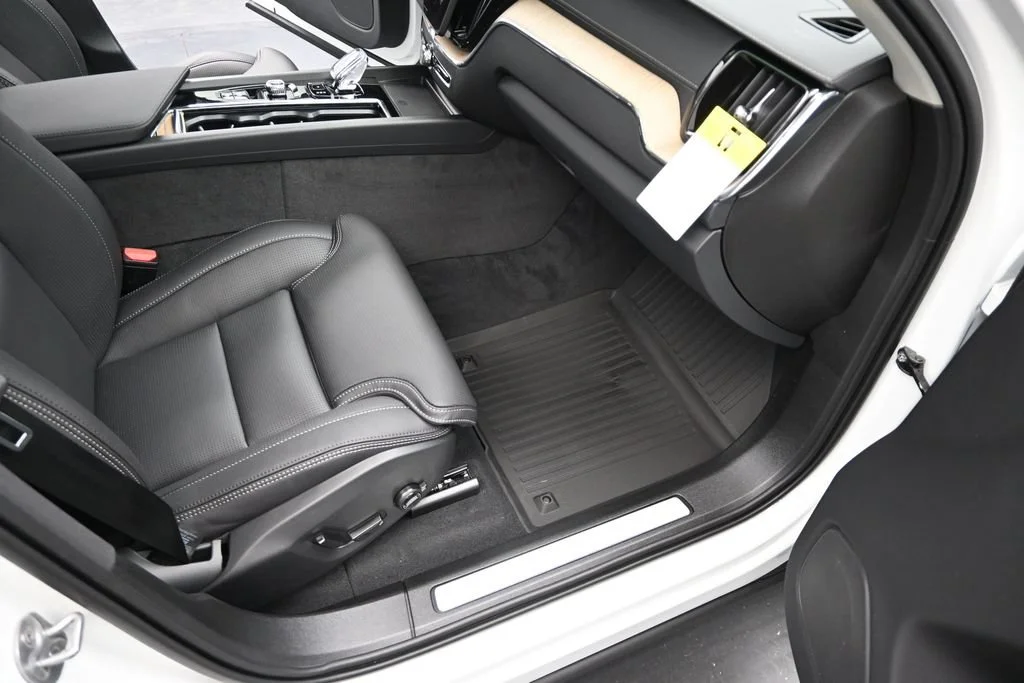 New 2027 Crystal White Volvo T8 Ultra image 20