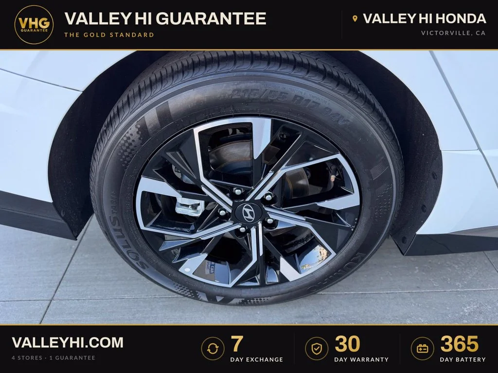 Used 2025 White Hyundai SEL image 12