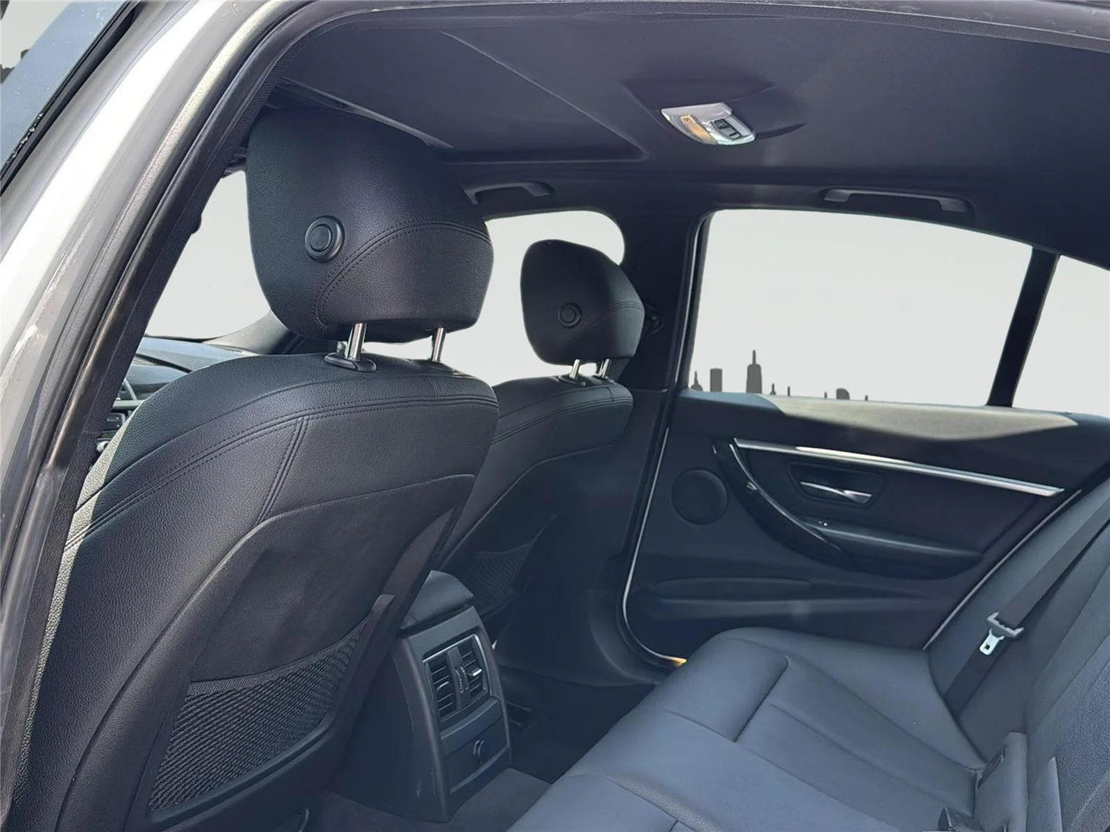 Used 2018 Alpine White BMW 328d image 28