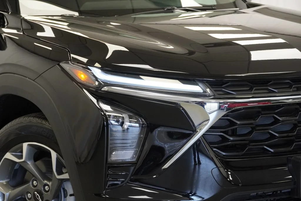 New 2026 Mosaic Black Metallic Chevrolet LT image 30