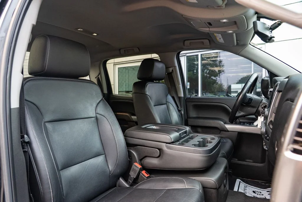 Used 2018 Black Chevrolet LT image 28