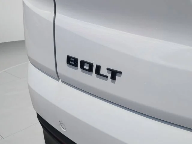 New 2027 Summit White Chevrolet LT image 27