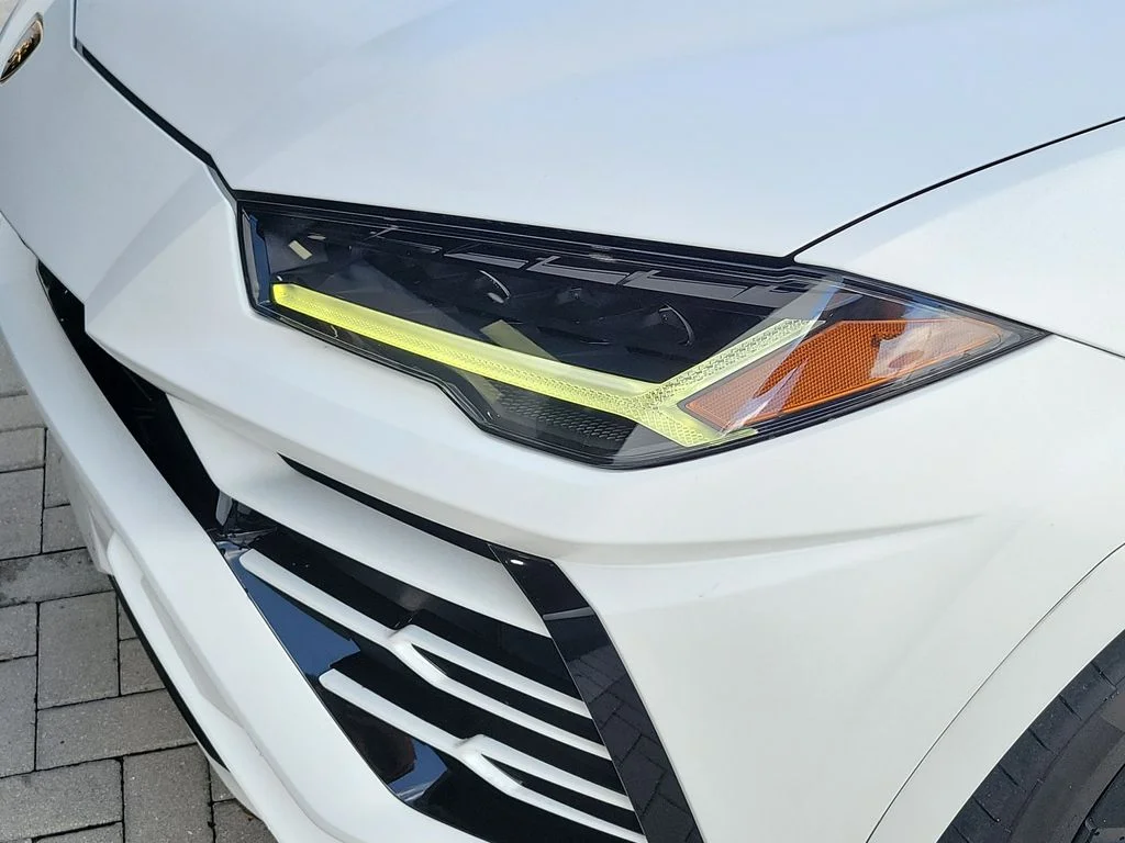 Used 2022 White Lamborghini Base image 10