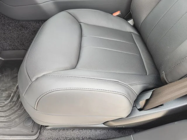 New 2026 Fuji White Land Rover SE image 17