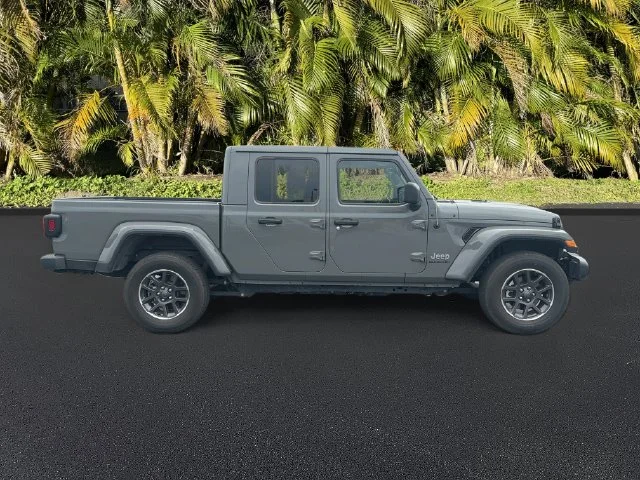 Used 2022 Gray Jeep Overland image 4