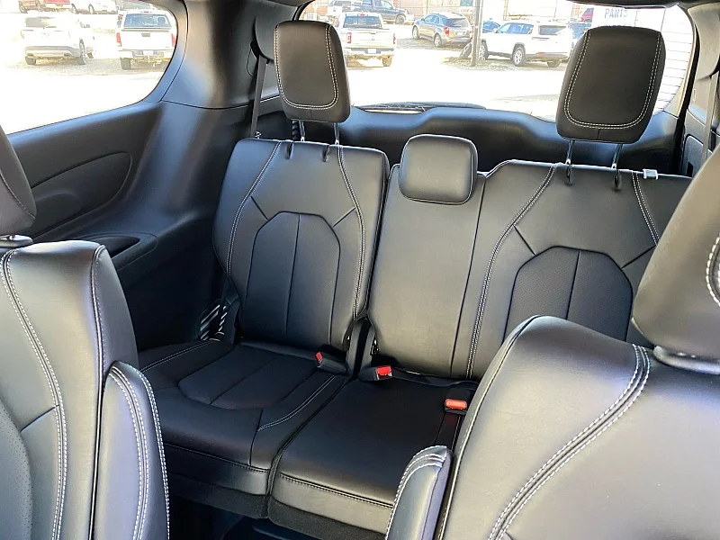 2026 Chrysler Pacifica Select - Photo 21