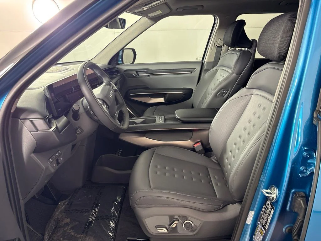 New 2026 Ocean Blue Kia Wind AWD image 28