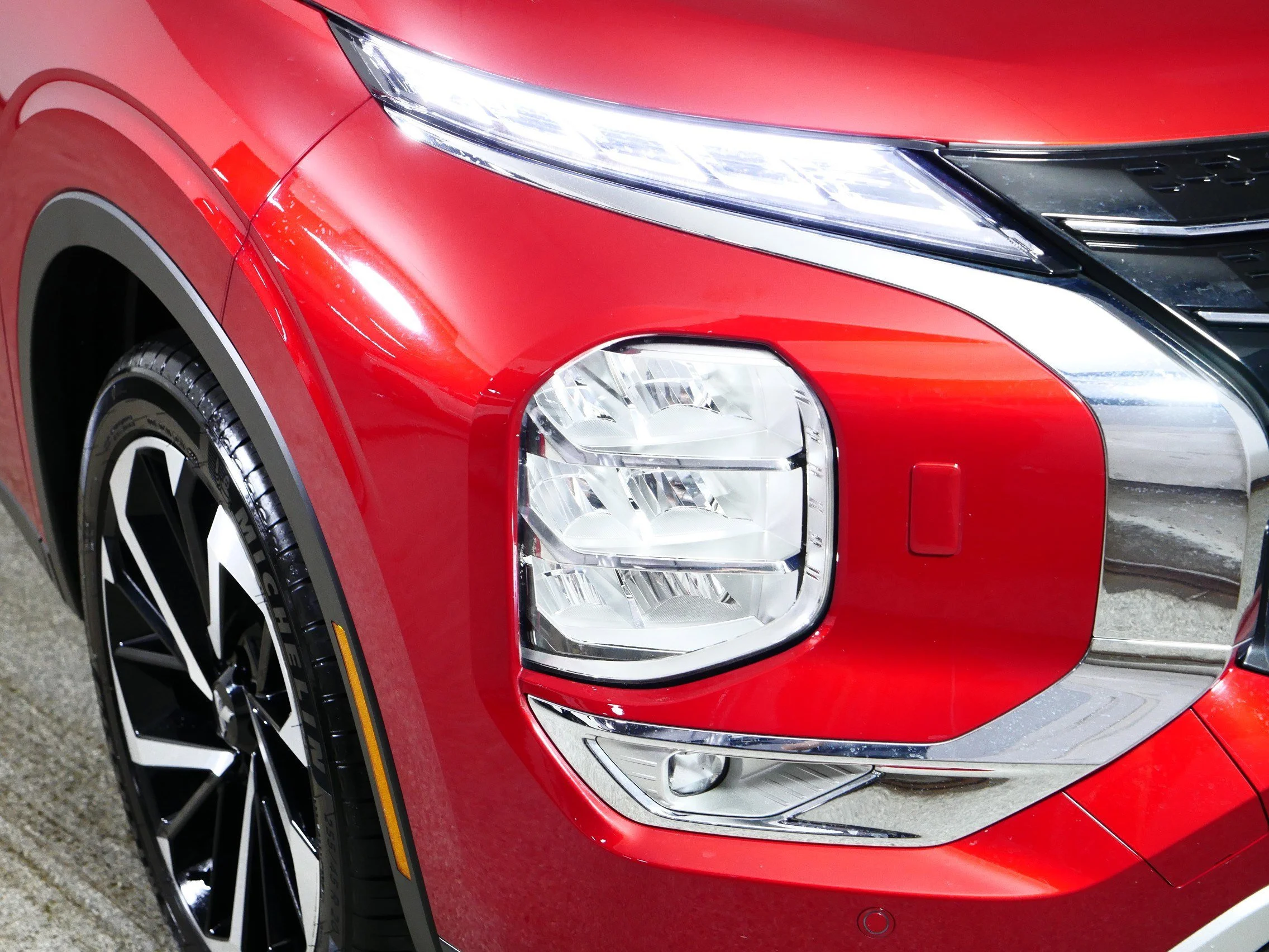 Used 2022 Red Diamond Mitsubishi SE image 16