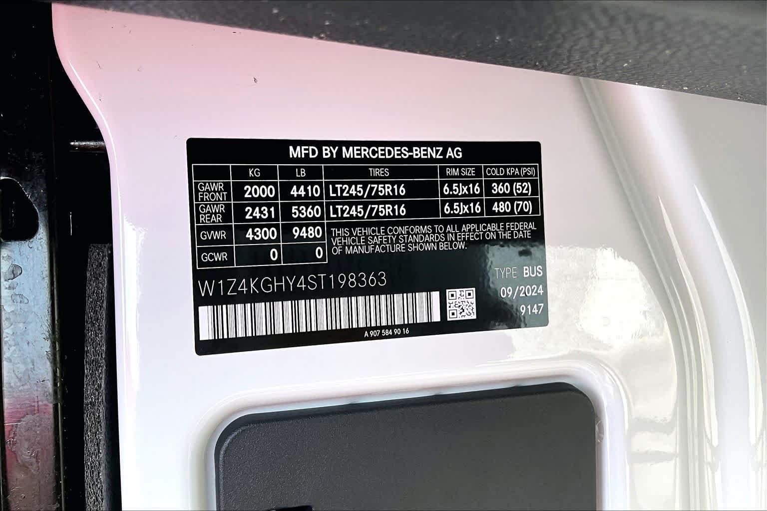 Used 2025 Arctic White Mercedes-Benz  image 39