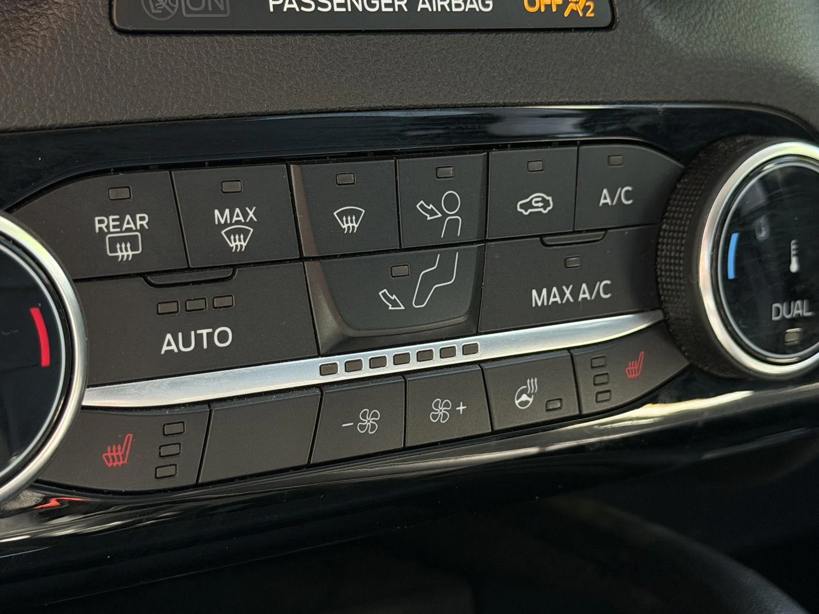 Used 2022 Stone Blue Ford SEL image 9