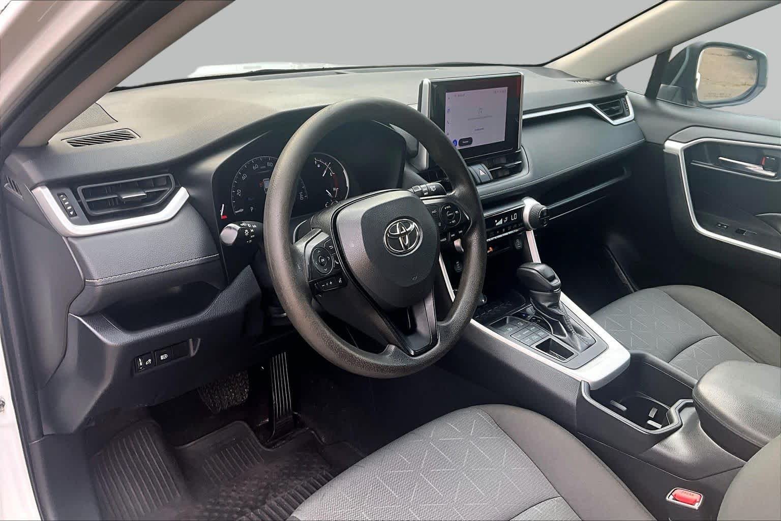 2023 Toyota RAV4 XLE - Photo 16