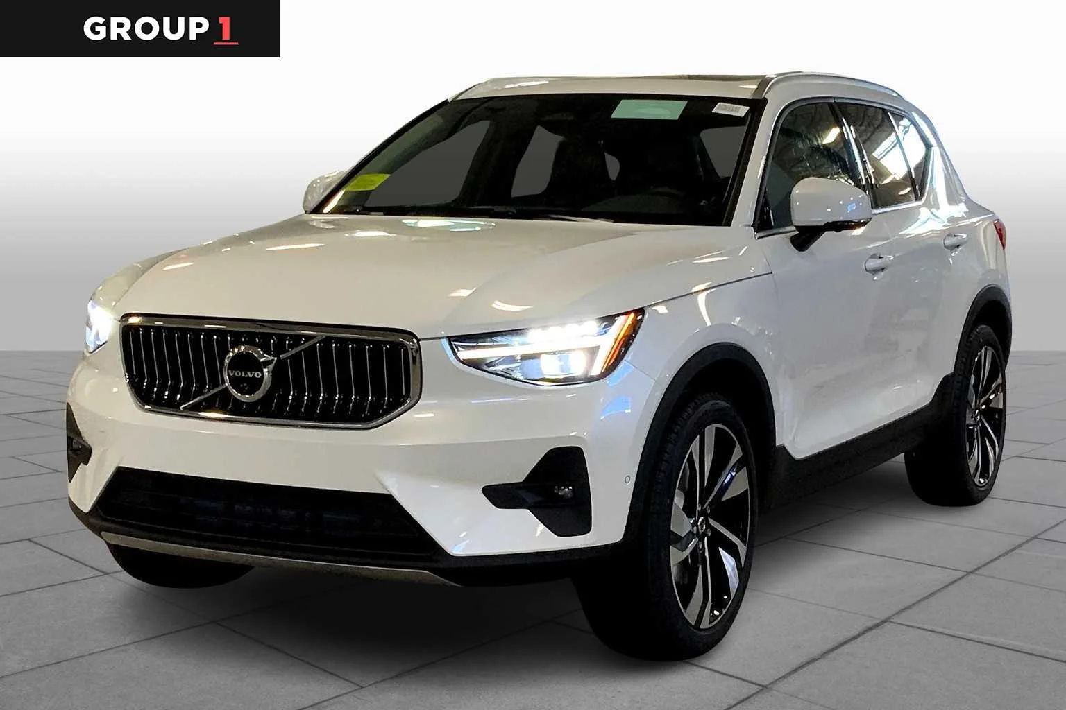 2025 Volvo XC40 B5 Ultra Bright AWD's photo
