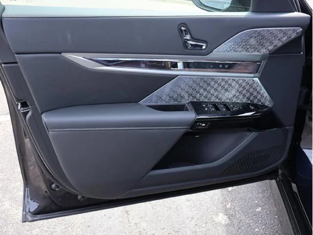 New 2026 Carbon Black Metallic BMW 760i xDrive image 42