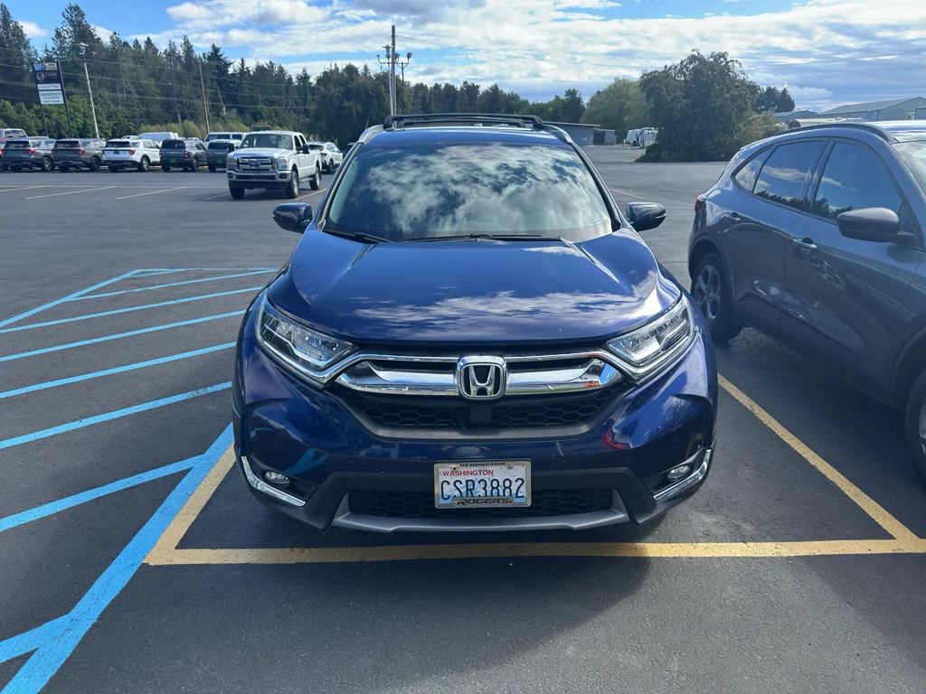 Used 2019 Obsidian Blue Pearl Honda Touring image 3