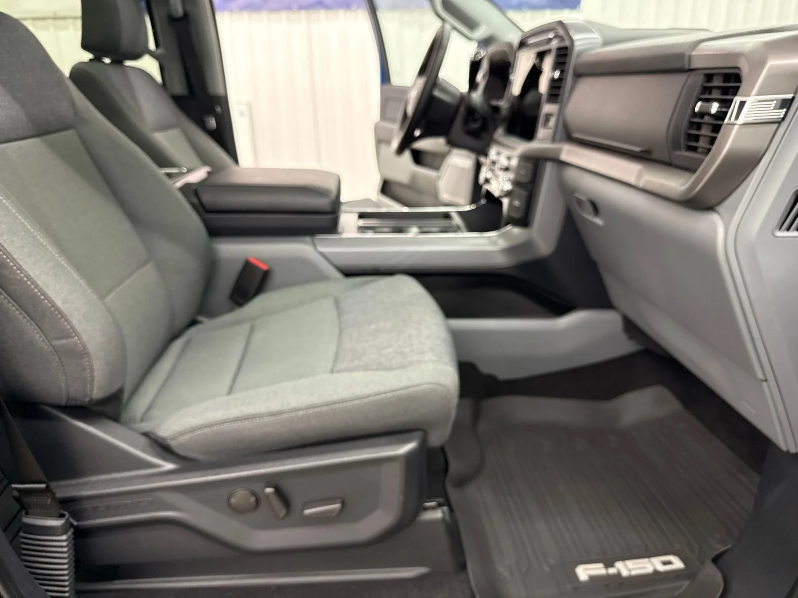 Used 2024 Blue Metallic Ford XLT image 31
