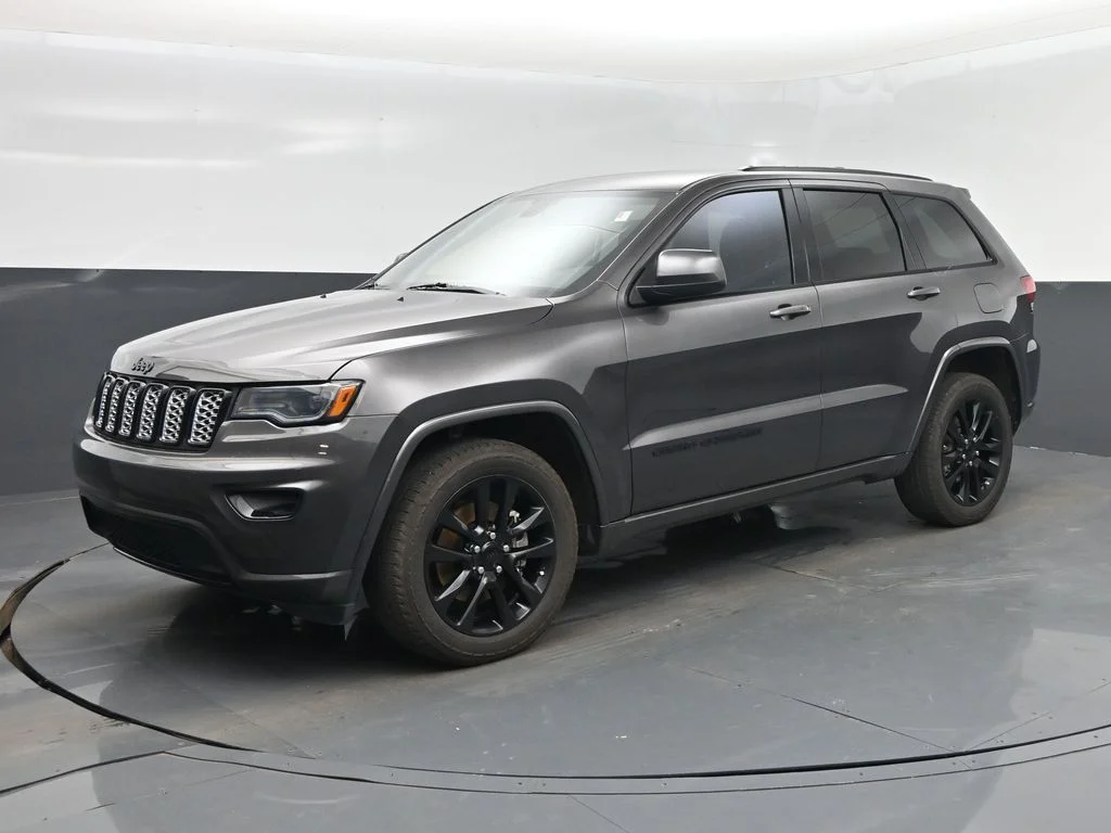 Used 2021 Gray Jeep Laredo X image 9