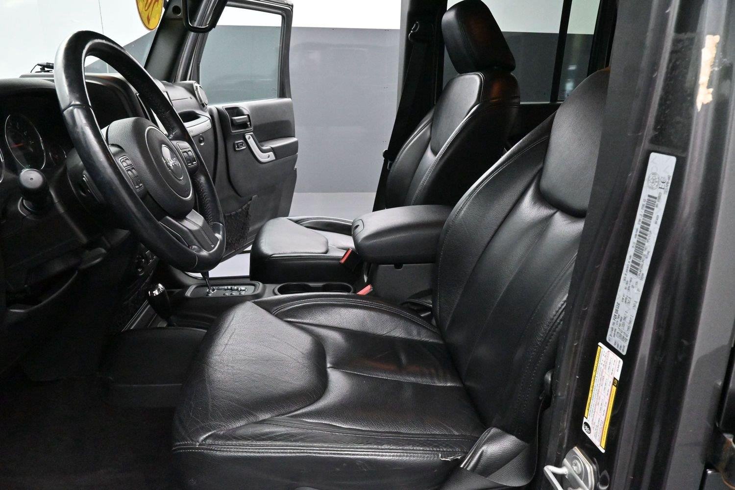 Used 2016 Granite Crystal Metallic Jeep Rubicon image 11