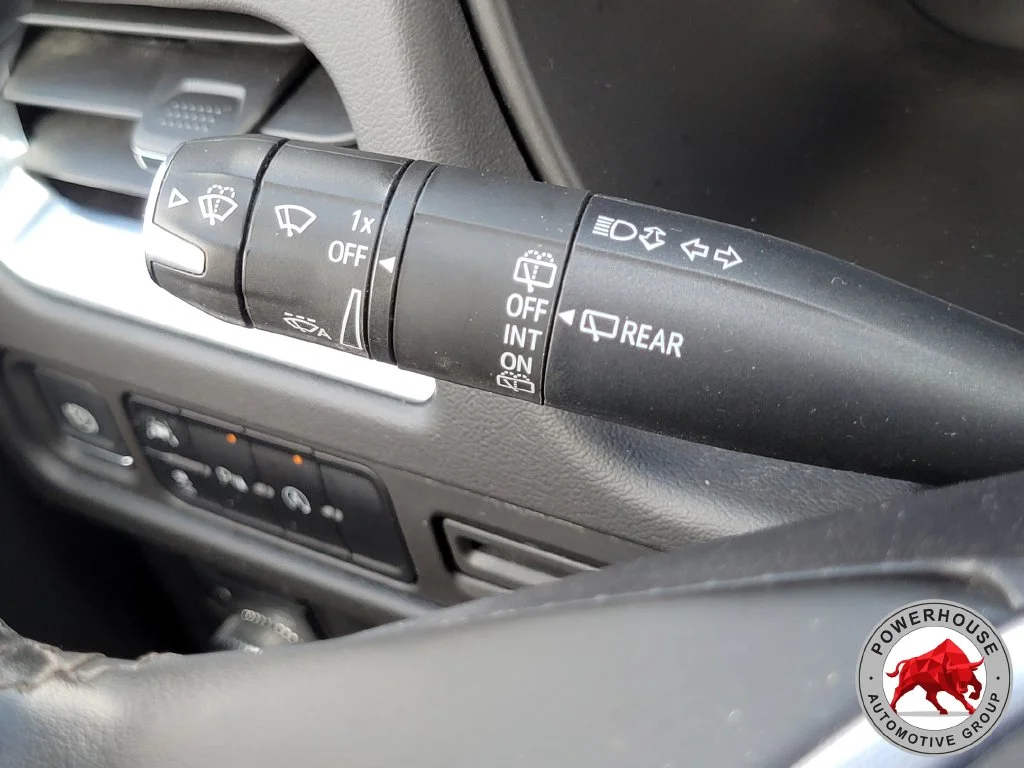 Used 2024 White GMC SLT image 31