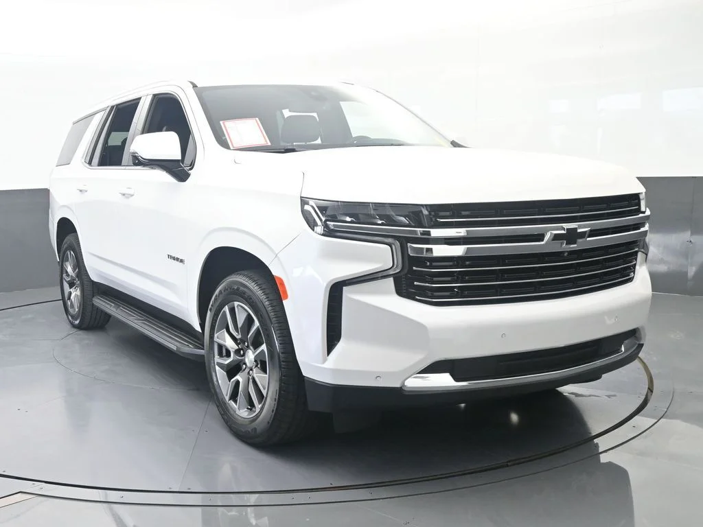 Used 2022 Iridescent Pearl Tricoat Chevrolet LT image 9
