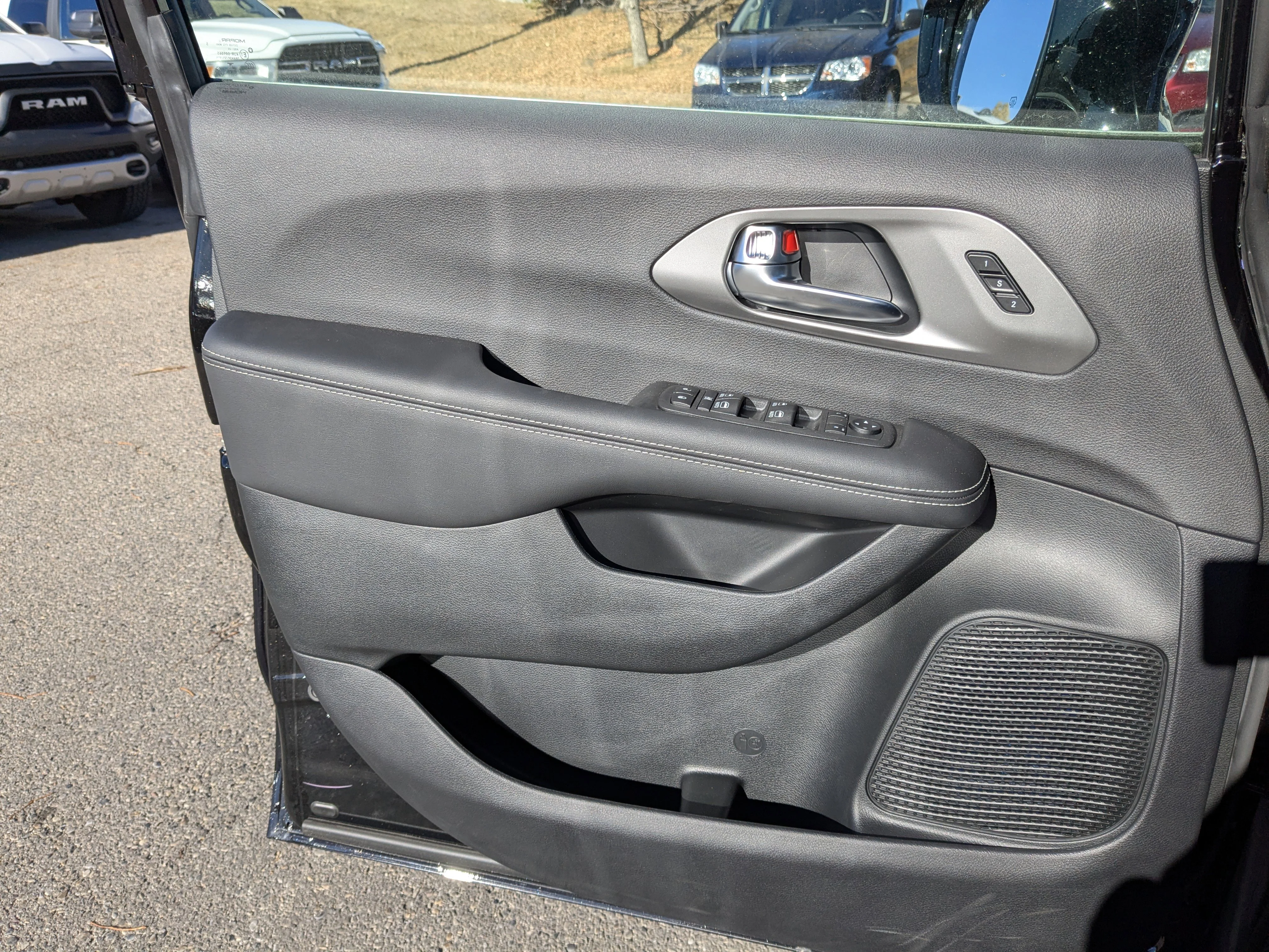 New 2026 Black Chrysler Select AWD - Rear DVD - 360 Degree Camera - Power Sliding Doors & So Much More! image 12