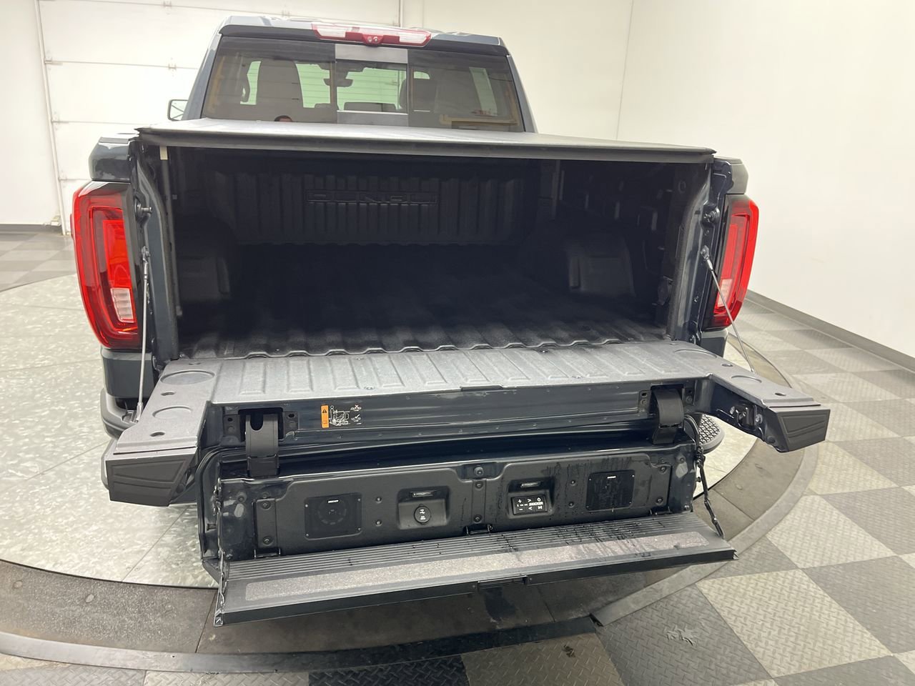 Certified Used 2022 Hunter Metallic GMC Denali image 38