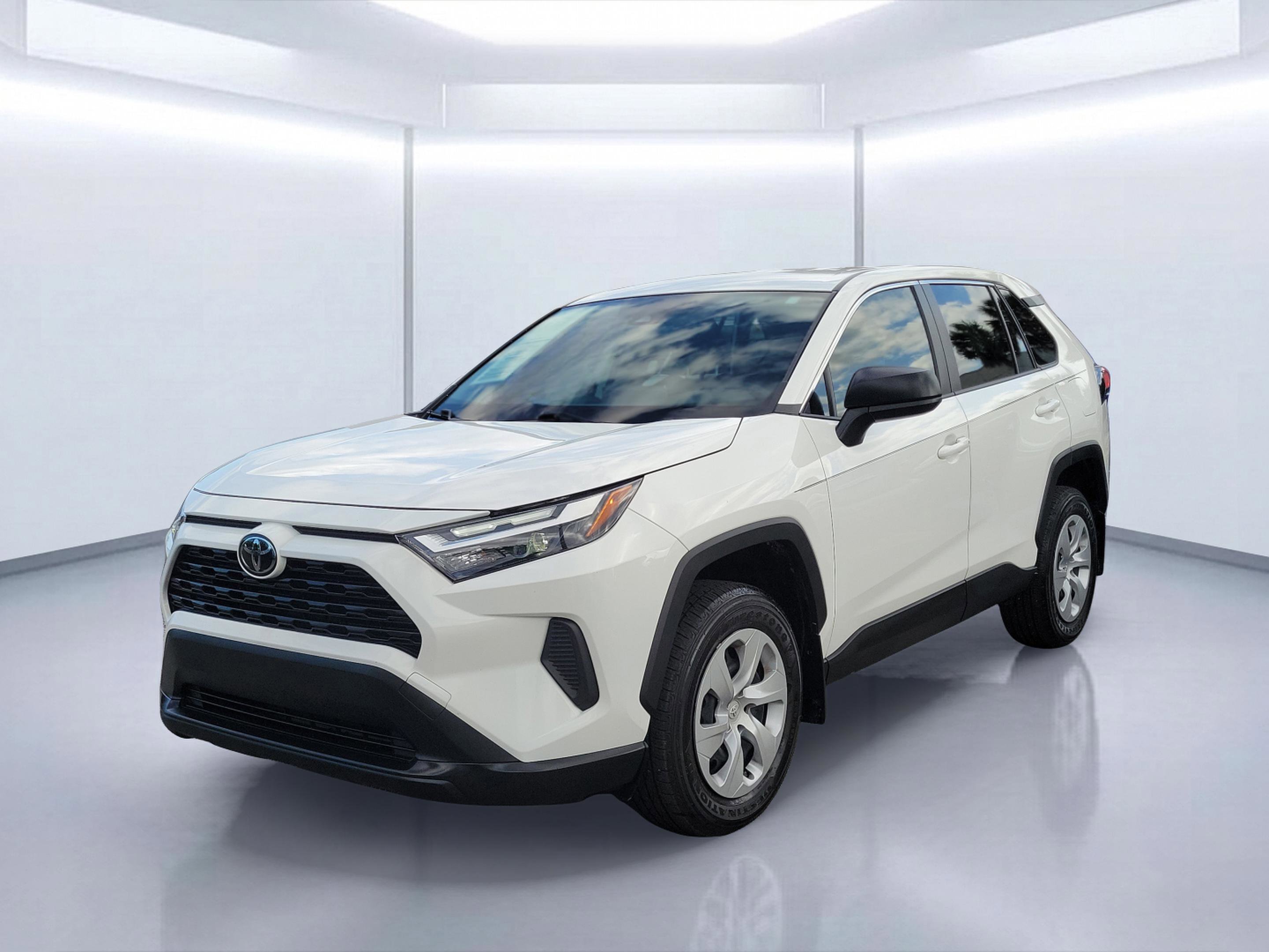 Used 2025 Ice Cap Toyota LE image 2